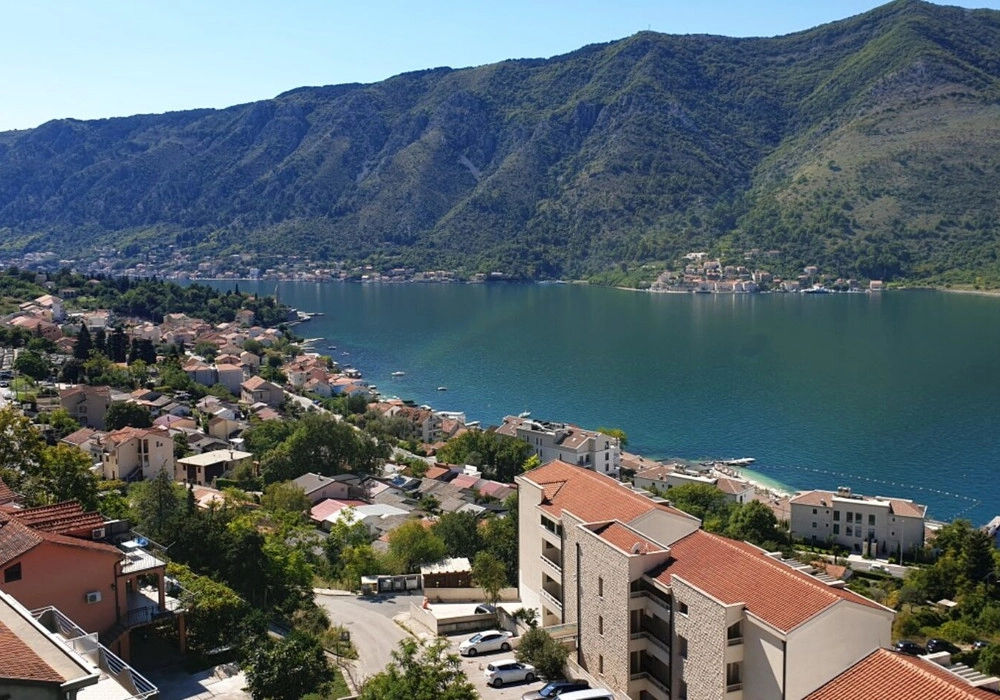 Dvosoban-stan-sa-bazenom-u-Dobroti-Kotor-11 Dvosoban stan 75 m² – Dobrota, Kotor — fotografija 12