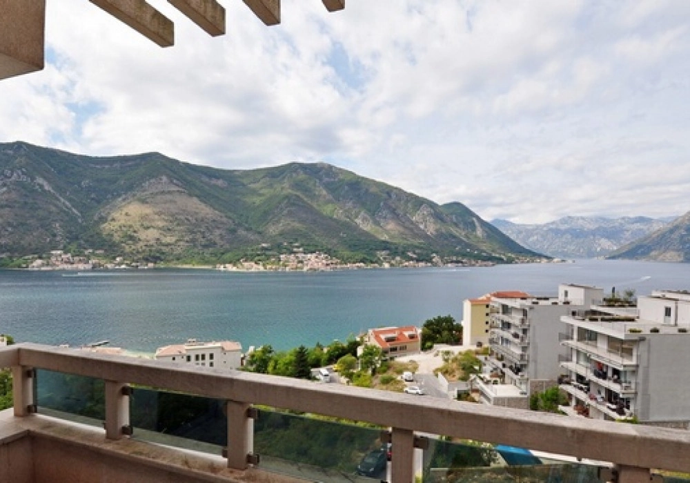 Dvosoban-stan-sa-pogledom-na-more-u-Dobroti-Kotor Dvosoban stan sa pogledom na more u Dobroti