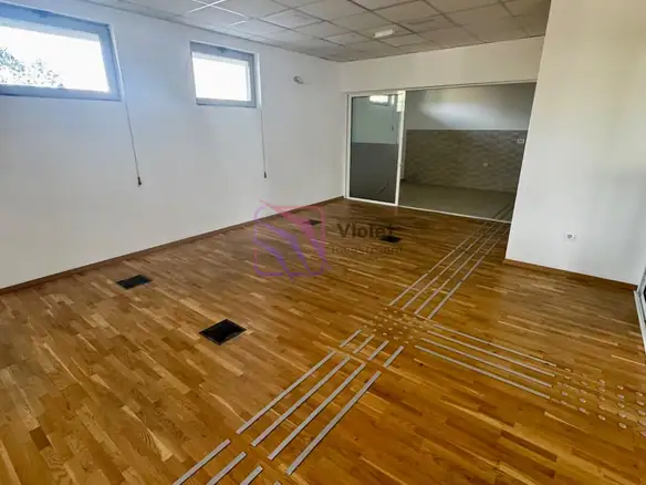 Izdavanje: Poslovni prostor 180 m² – Stara Varoš, Podgorica — fotografija 3