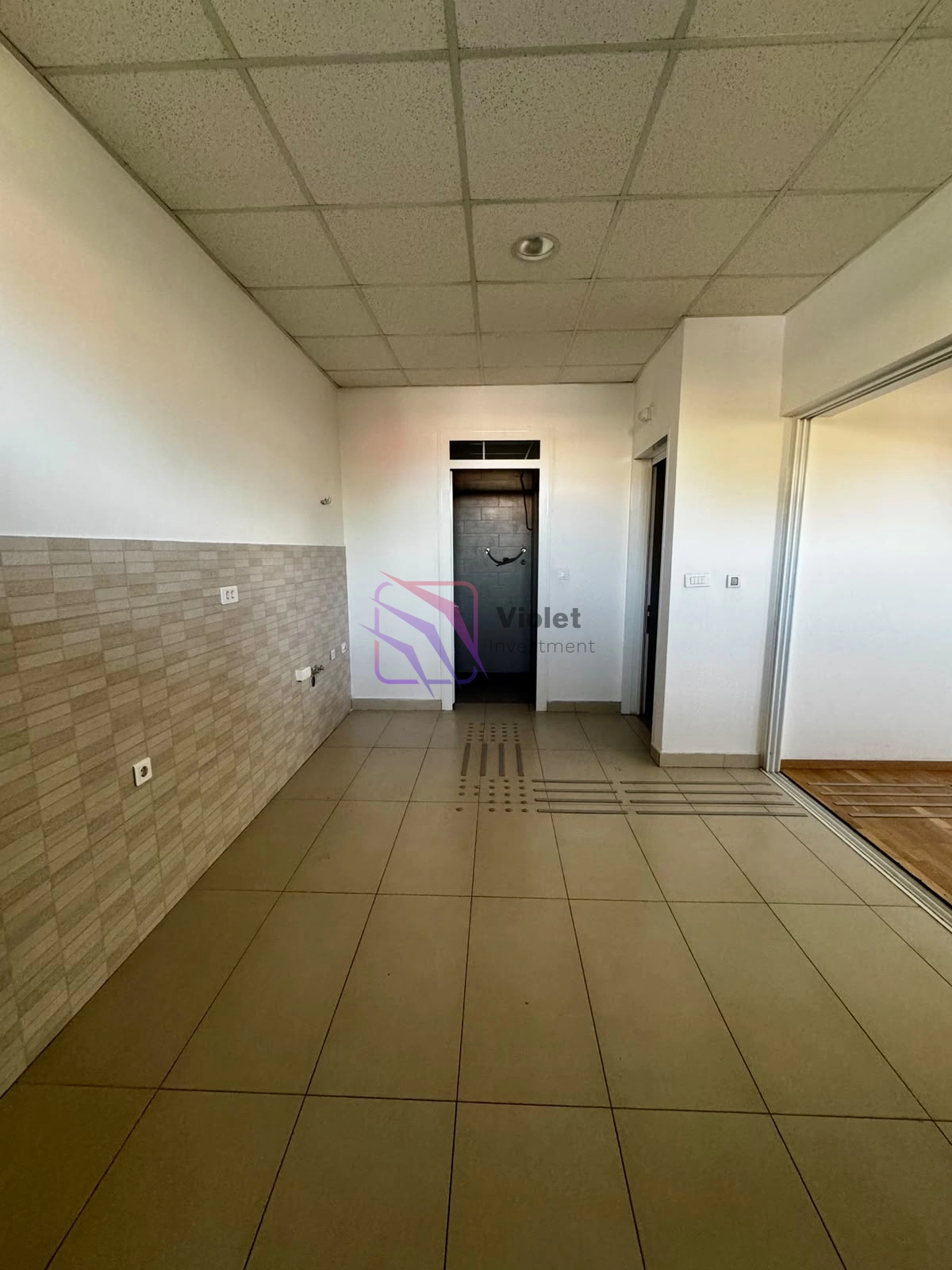 Poslovni-prostor-180-m²-u-Staroj-Varosi-Podgorica-4 Izdavanje: Poslovni prostor 180 m² – Stara Varoš, Podgorica — fotografija 5