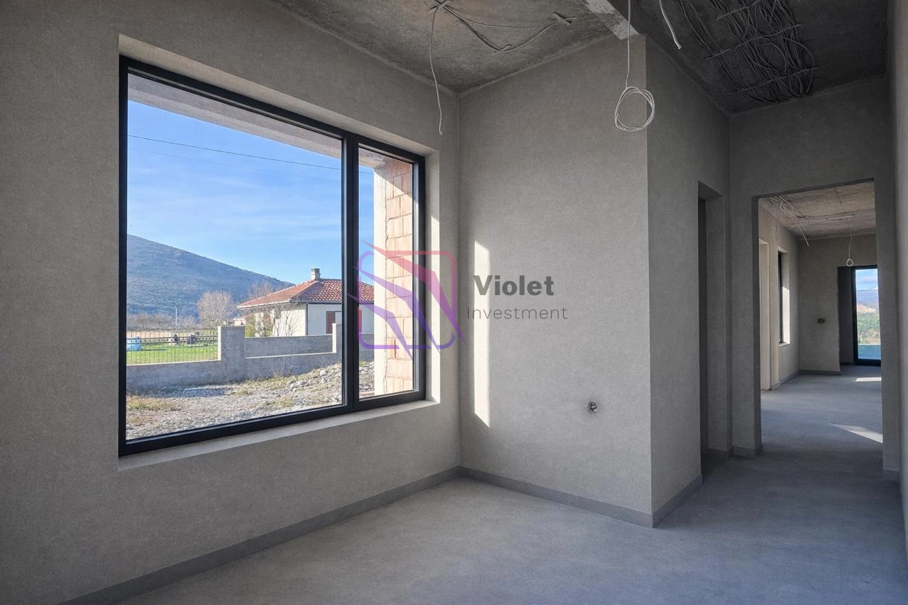 Kuca-sa-bazenom-u-naselju-Farmaci-Podgorica-9 Kuća 259 m² – Farmaci, Podgorica — fotografija 10