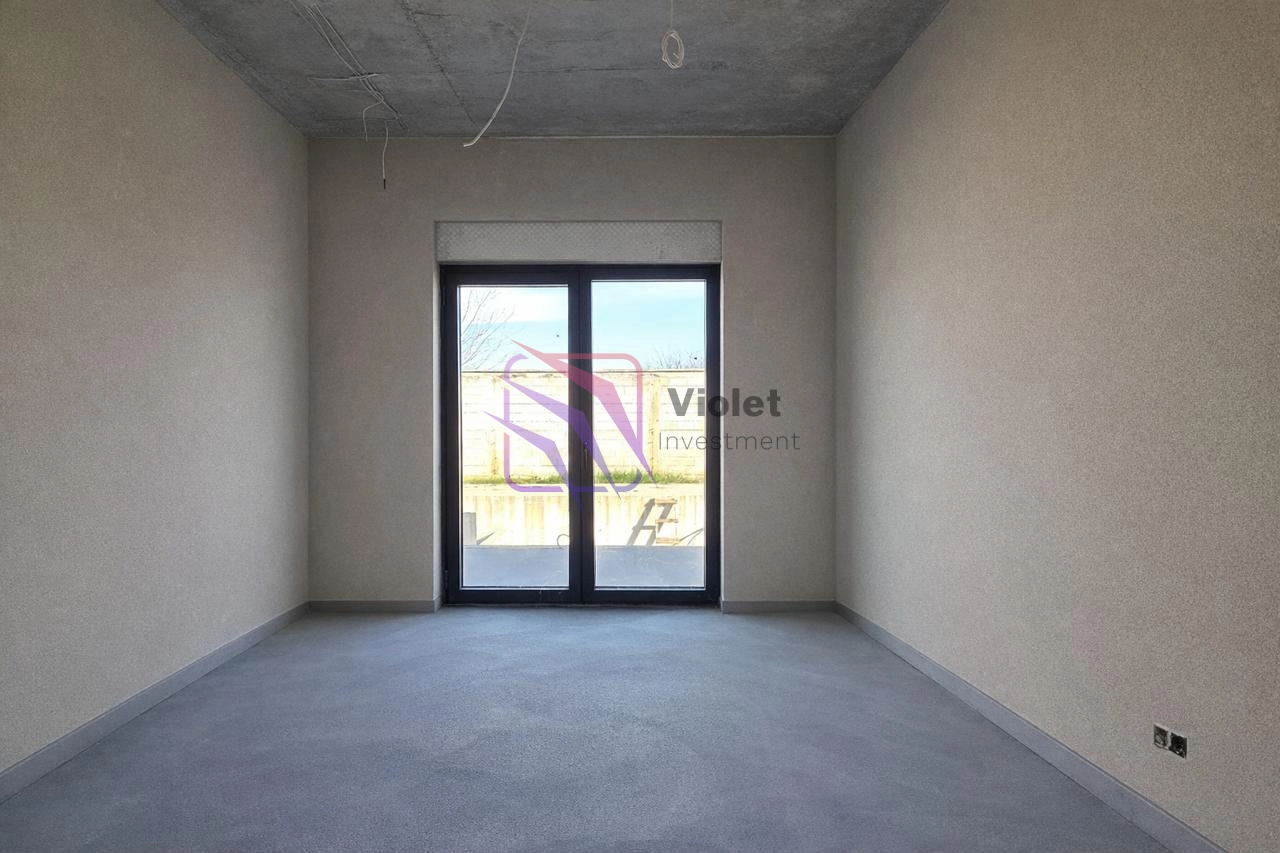 Kuca-sa-bazenom-u-naselju-Farmaci-Podgorica-10 Kuća 259 m² – Farmaci, Podgorica — fotografija 11