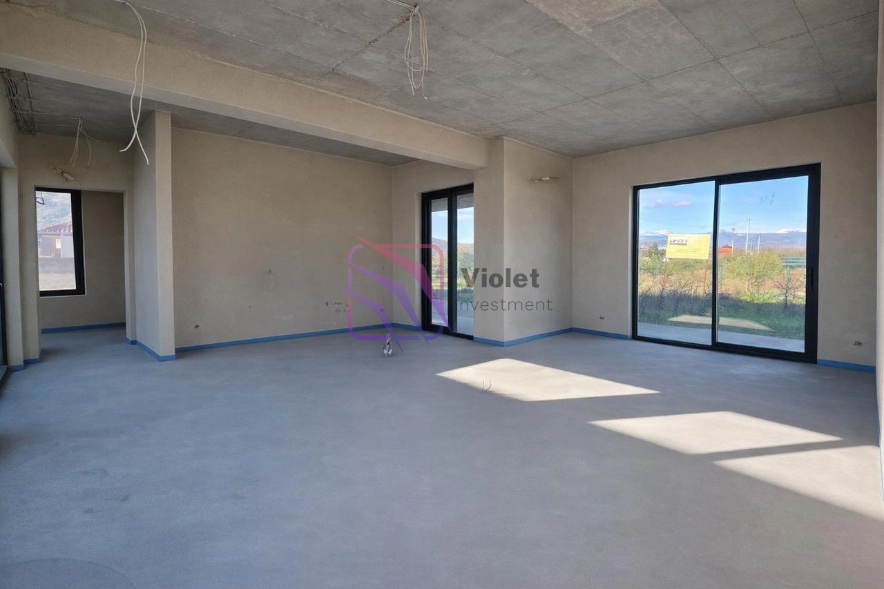 Kuca-sa-bazenom-u-naselju-Farmaci-Podgorica-14 Kuća 259 m² – Farmaci, Podgorica — fotografija 15