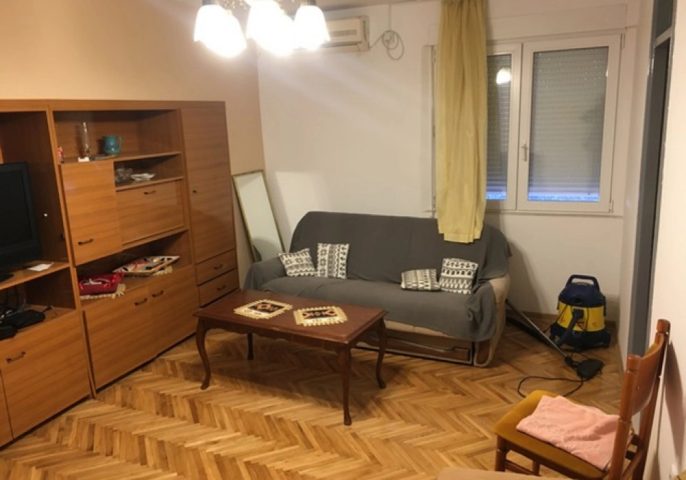 Dvosoban-stan-sa-dvoristem-u-Petrovcu-Budva-2 Dvosoban stan 15 m² – Petrovac, Budva — fotografija 3