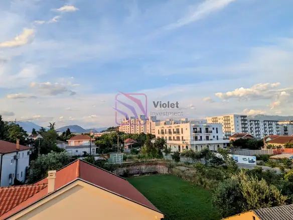 Trosoban dupleks stan u Zabjelu