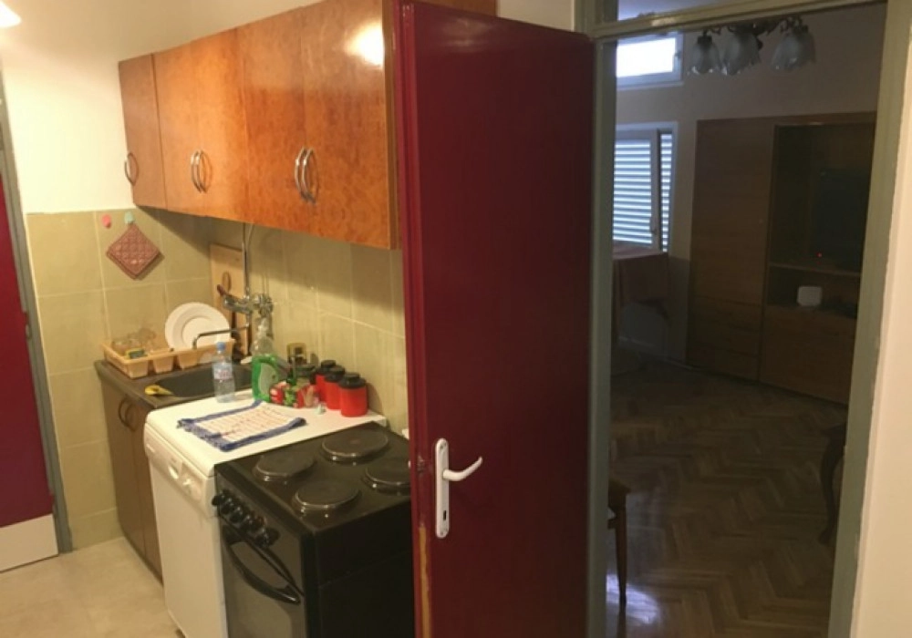 Dvosoban-stan-sa-dvoristem-u-Petrovcu-Budva-11 Dvosoban stan 15 m² – Petrovac, Budva — fotografija 12