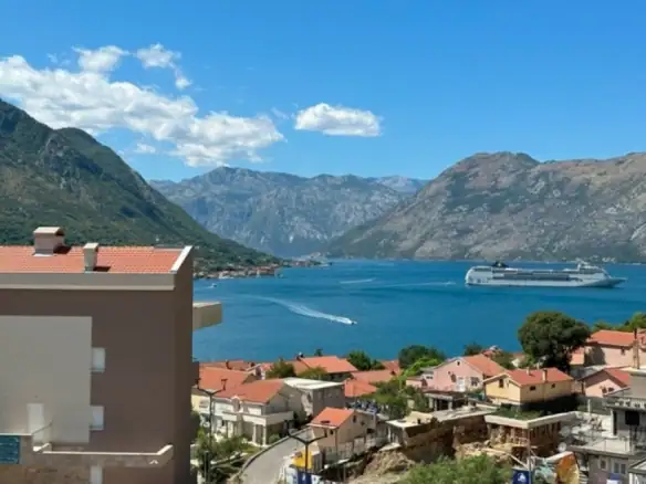 Dvosoban stan 120 m² – Dobrota, Kotor — fotografija 2