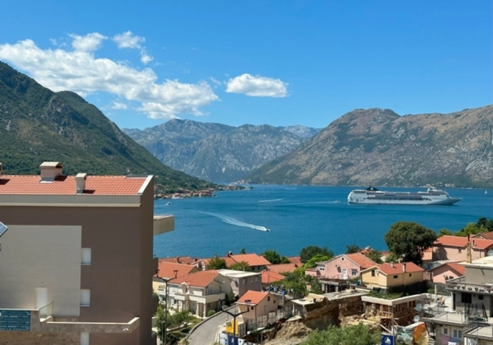 Dvosoban-stan-sa-pogledom-na-more-u-Dobroti-Kotor-1 Dvosoban stan 120 m² – Dobrota, Kotor — fotografija 2