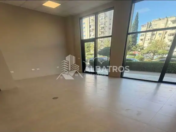 Izdavanje: Poslovni prostor 40 m² – Bar — fotografija 2