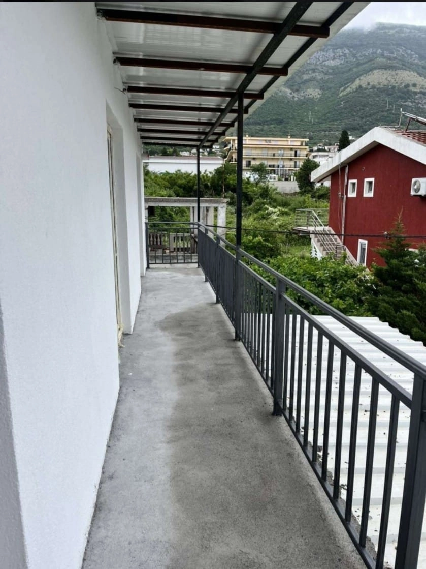 Kuca-sa-dva-apartmana-u-Sutomoru-Bar-2 Kuća 232 m² – Sutomore, Bar — fotografija 3