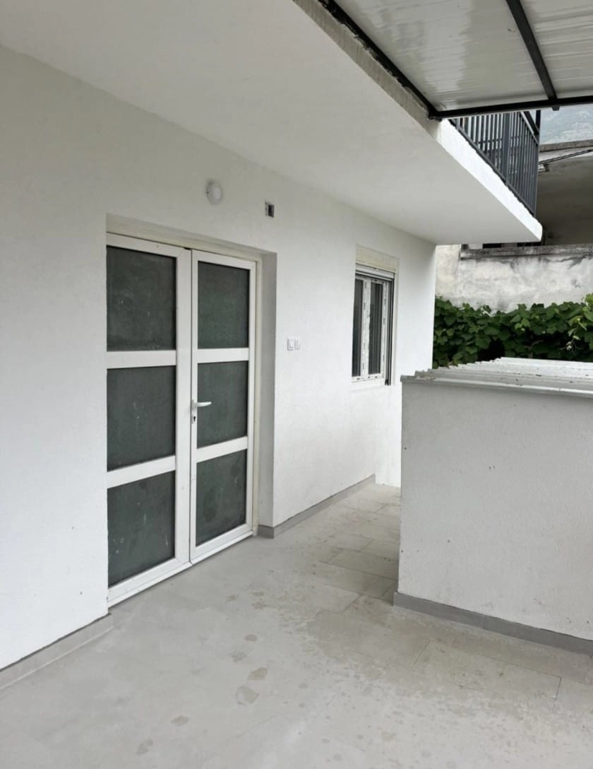 Kuca-sa-dva-apartmana-u-Sutomoru-Bar-3 Kuća 232 m² – Sutomore, Bar — fotografija 4