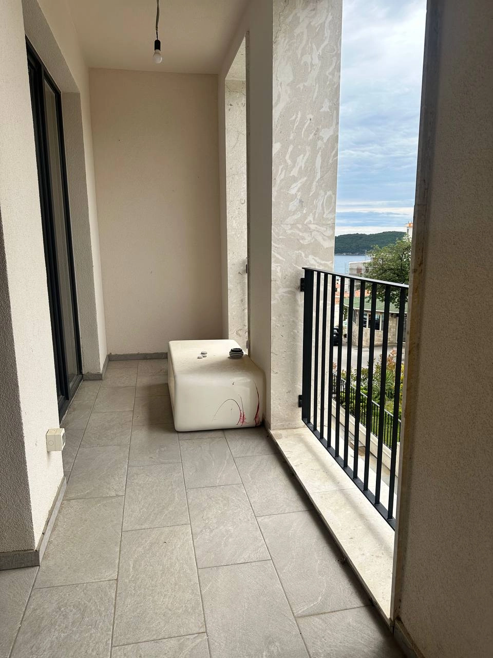 Trosoban-stan-sa-terasom-i-pogledom-na-more-Becici-Budva-9 Trosoban stan 103 m² – Bečići, Budva — fotografija 10
