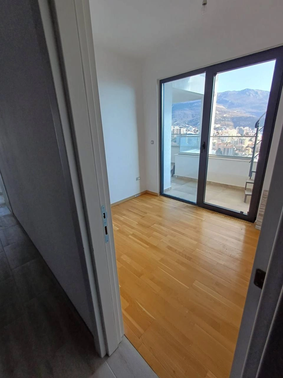 Trosoban-stan-sa-pogledom-na-more-Becici-Budva-2 Trosoban stan 92 m² – Bečići, Budva — fotografija 3
