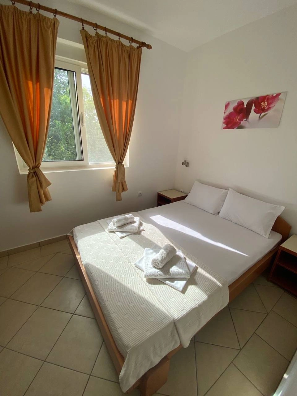 Mini-hotel-sa-pogledom-na-more-Dobra-Voda-Bar-2 Hotel 220 m² – Dobra Voda, Bar — fotografija 3
