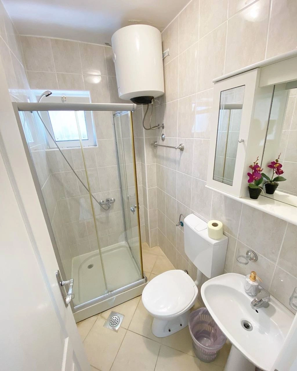 Mini-hotel-sa-pogledom-na-more-Dobra-Voda-Bar-9 Hotel 220 m² – Dobra Voda, Bar — fotografija 10
