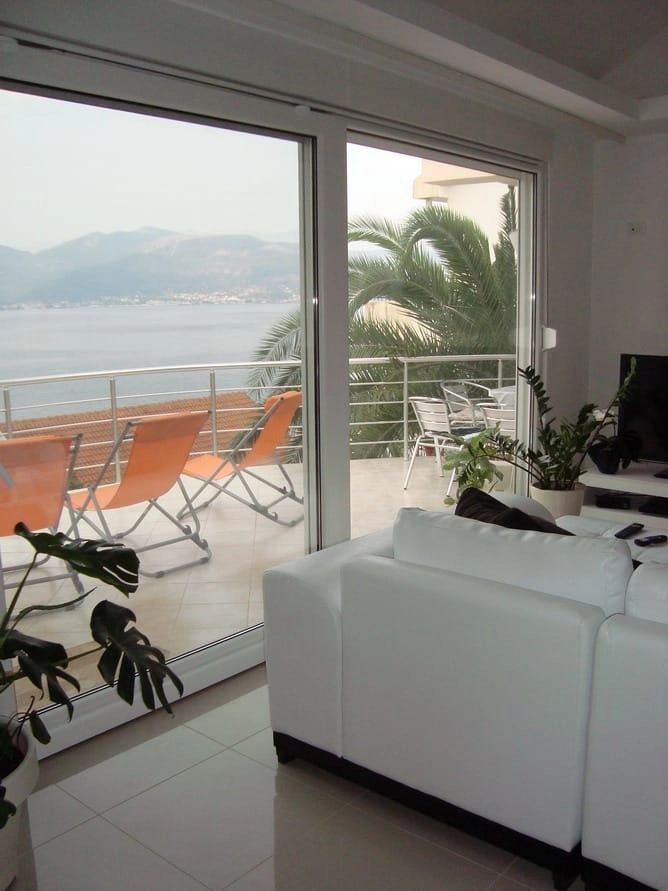 Kuca-sa-panoramskim-pogledom-na-Boku-Krasici-Tivat-7 Kuća 172 m² – Krašići, Tivat — fotografija 8