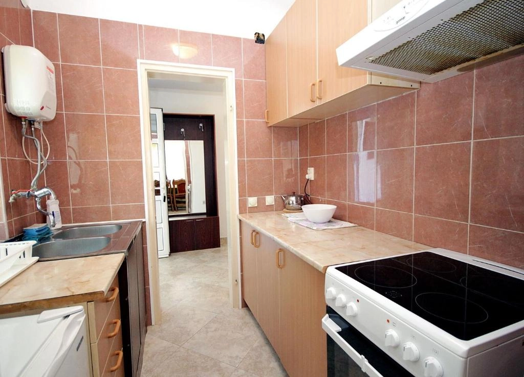 Kuca-sa-bazenom-u-Rezevicima-Budva-4 Kuća 174 m² – Reževići, Budva — fotografija 5