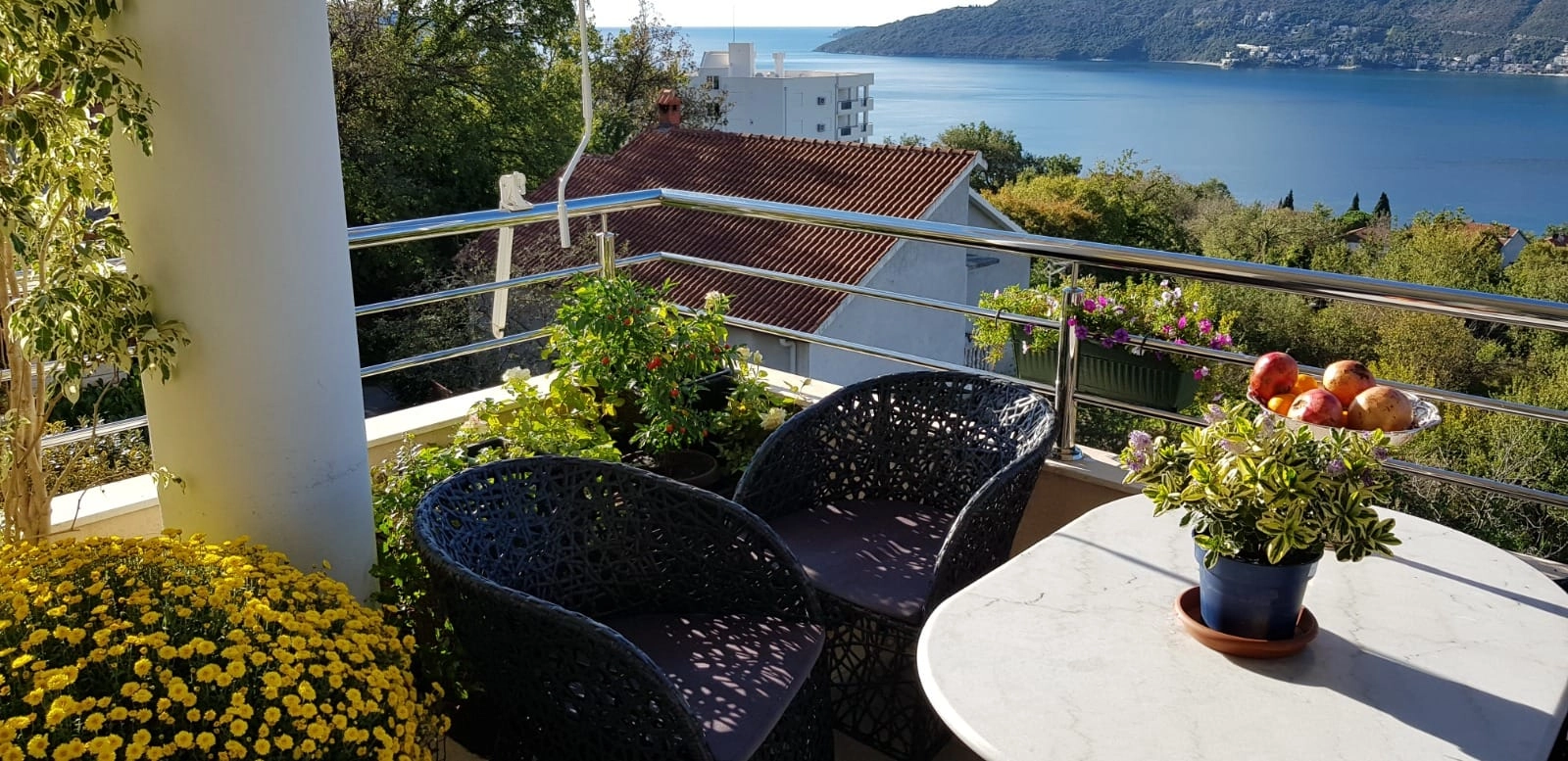 Dvosoban-stan-s-terasom-i-pogledom-Herceg-Novi-1 Dvosoban stan 112 m² – Herceg Novi — fotografija 2