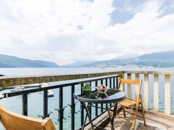 Kamena kuća uz more u Rosama, Herceg Novi — fotografija 3
