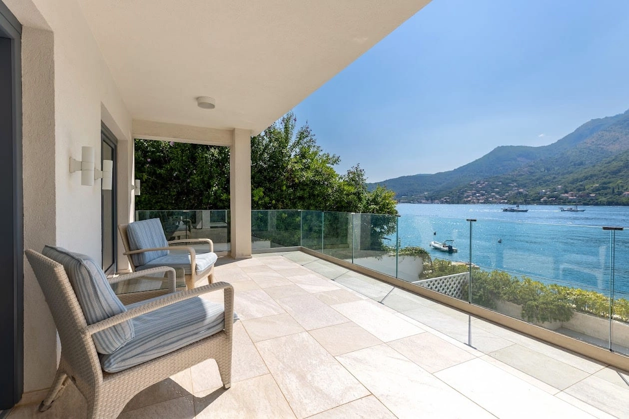 Kuca-na-prvoj-liniji-mora-u-Lepetanima-Tivat-1 Kuća 423 m² – Lepetane, Tivat — fotografija 2