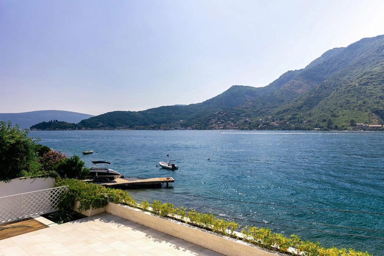 Kuca-na-prvoj-liniji-mora-u-Lepetanima-Tivat-2 Kuća 423 m² – Lepetane, Tivat — fotografija 3