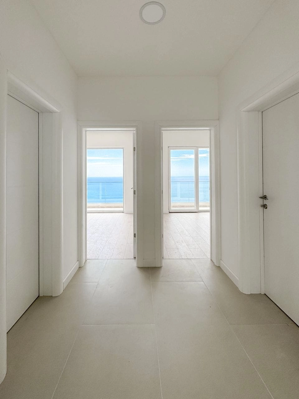 Trospratna-kuca-sa-bazenom-u-Rezevicima-Budva-5 Kuća 217 m² – Reževići, Budva — fotografija 6