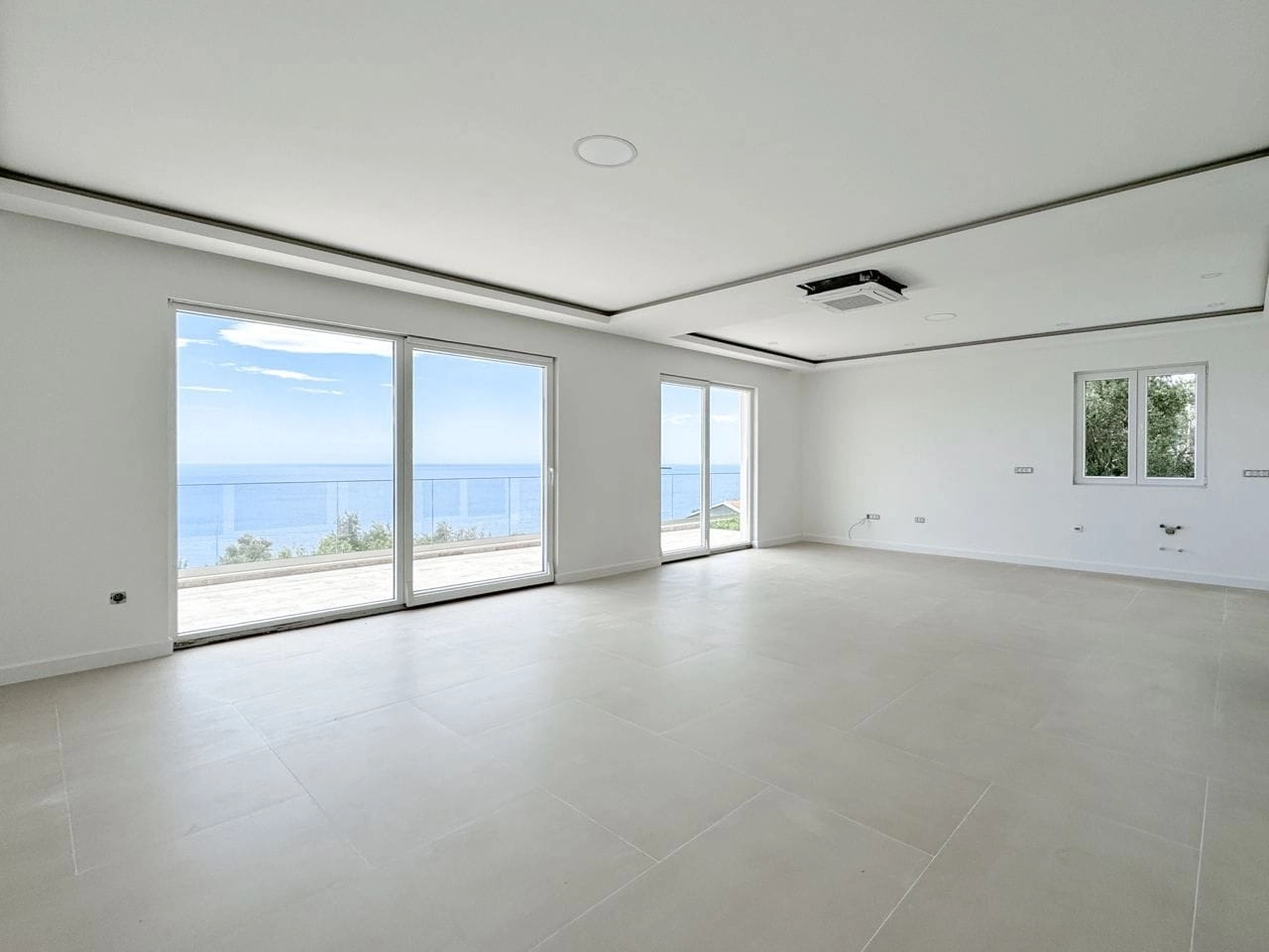 Trospratna-kuca-sa-bazenom-u-Rezevicima-Budva-7 Kuća 217 m² – Reževići, Budva — fotografija 8