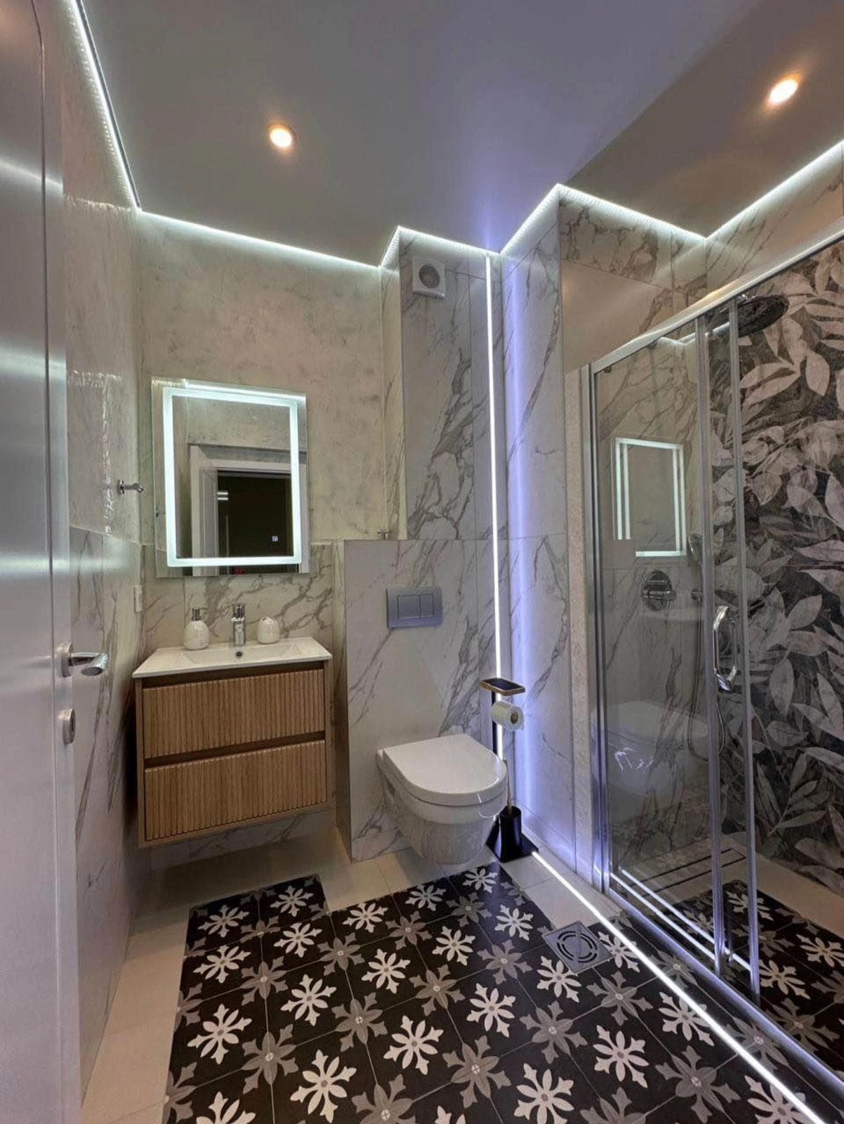 Penthaus-sa-terasom-i-pogledom-na-more-Tivat-8 Dvosoban stan 68 m² – Mažina, Tivat — fotografija 9
