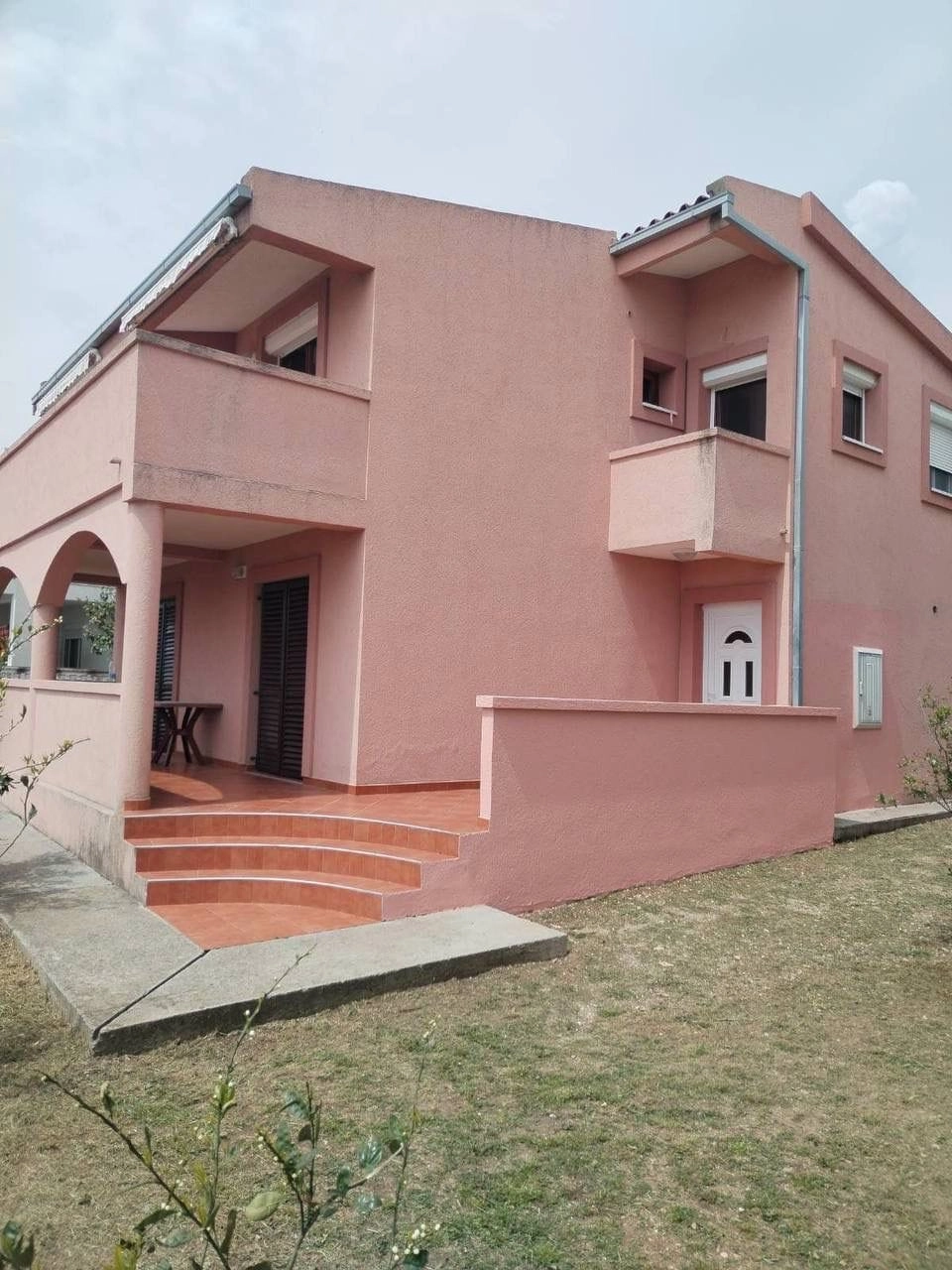 Kuca-sa-pet-stanova-u-Susnju-Bar-1 Kuća 220 m² – Šušanj, Bar — fotografija 2