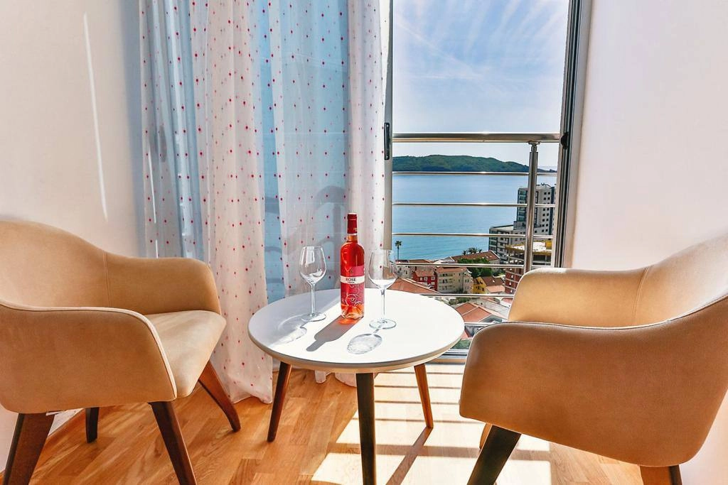 Dvosoban-stan-s-pogledom-na-more-Rafailovici-Budva-2 Dvosoban stan 90 m² – Rafailovići, Budva — fotografija 3