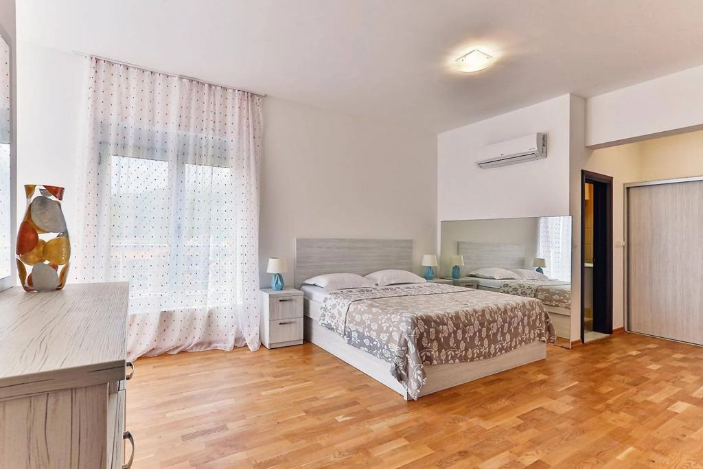 Dvosoban-stan-s-pogledom-na-more-Rafailovici-Budva-5 Dvosoban stan 90 m² – Rafailovići, Budva — fotografija 6