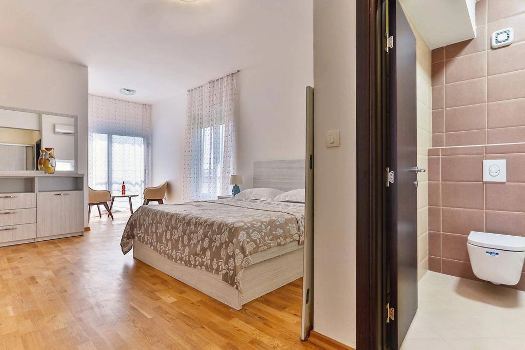 Dvosoban-stan-s-pogledom-na-more-Rafailovici-Budva-6 Dvosoban stan 90 m² – Rafailovići, Budva — fotografija 7
