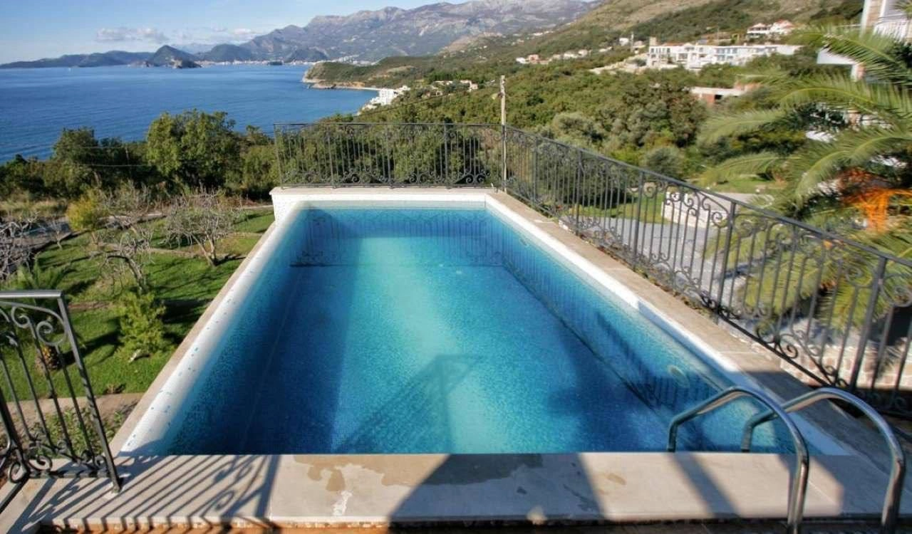 Kamena-kuca-sa-bazenom-i-pogledom-na-more-Skocidjevojka-Budva-1 Kuća 256 m² – Skočiđevojka, Budva — fotografija 2