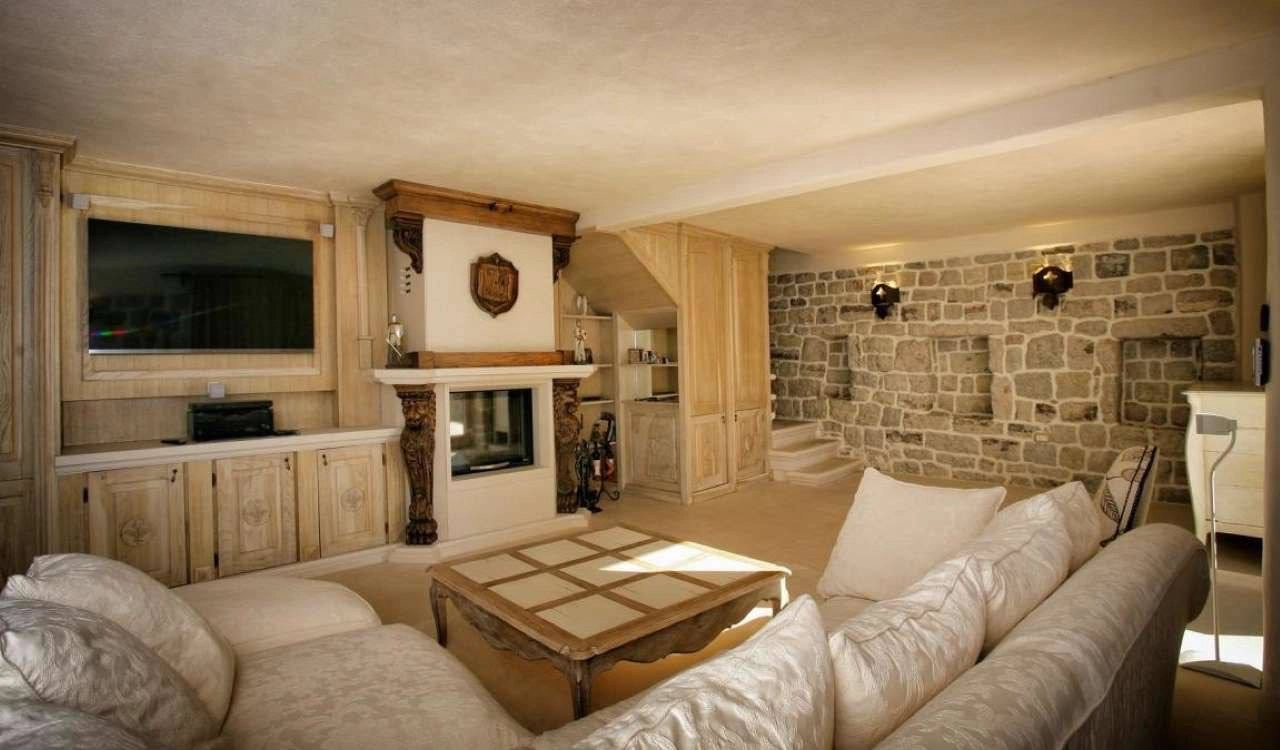 Kamena-kuca-sa-bazenom-i-pogledom-na-more-Skocidjevojka-Budva-4 Kuća 256 m² – Skočiđevojka, Budva — fotografija 5