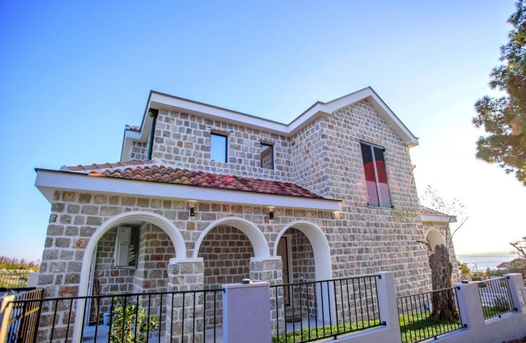 Kamena-kuca-sa-bazenom-na-Lustici-Herceg-Novi Kamena kuća sa bazenom na Luštici