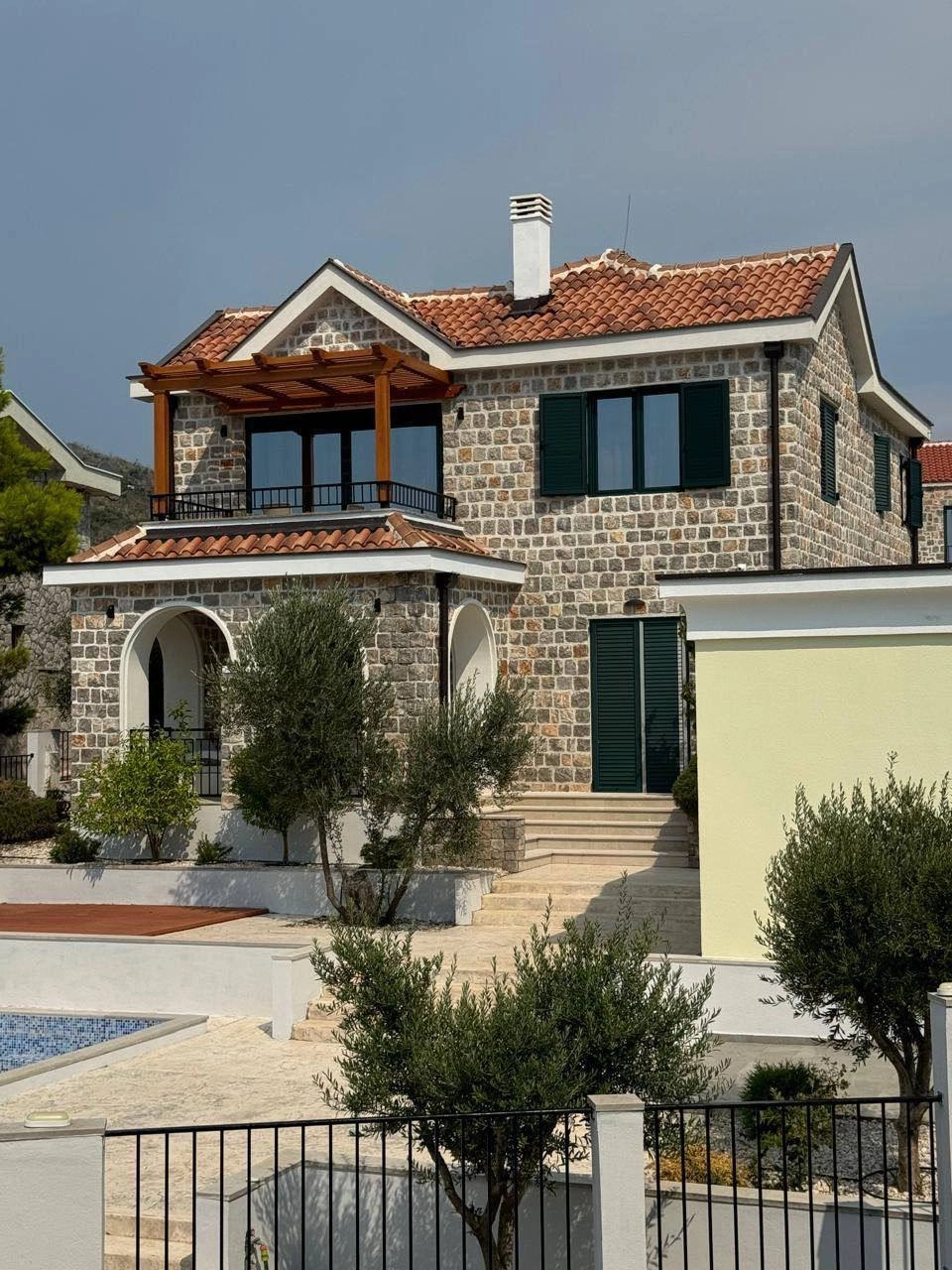 Kamena-kuca-sa-bazenom-na-Lustici-Herceg-Novi-3 Kuća 320 m² – Herceg Novi — fotografija 4