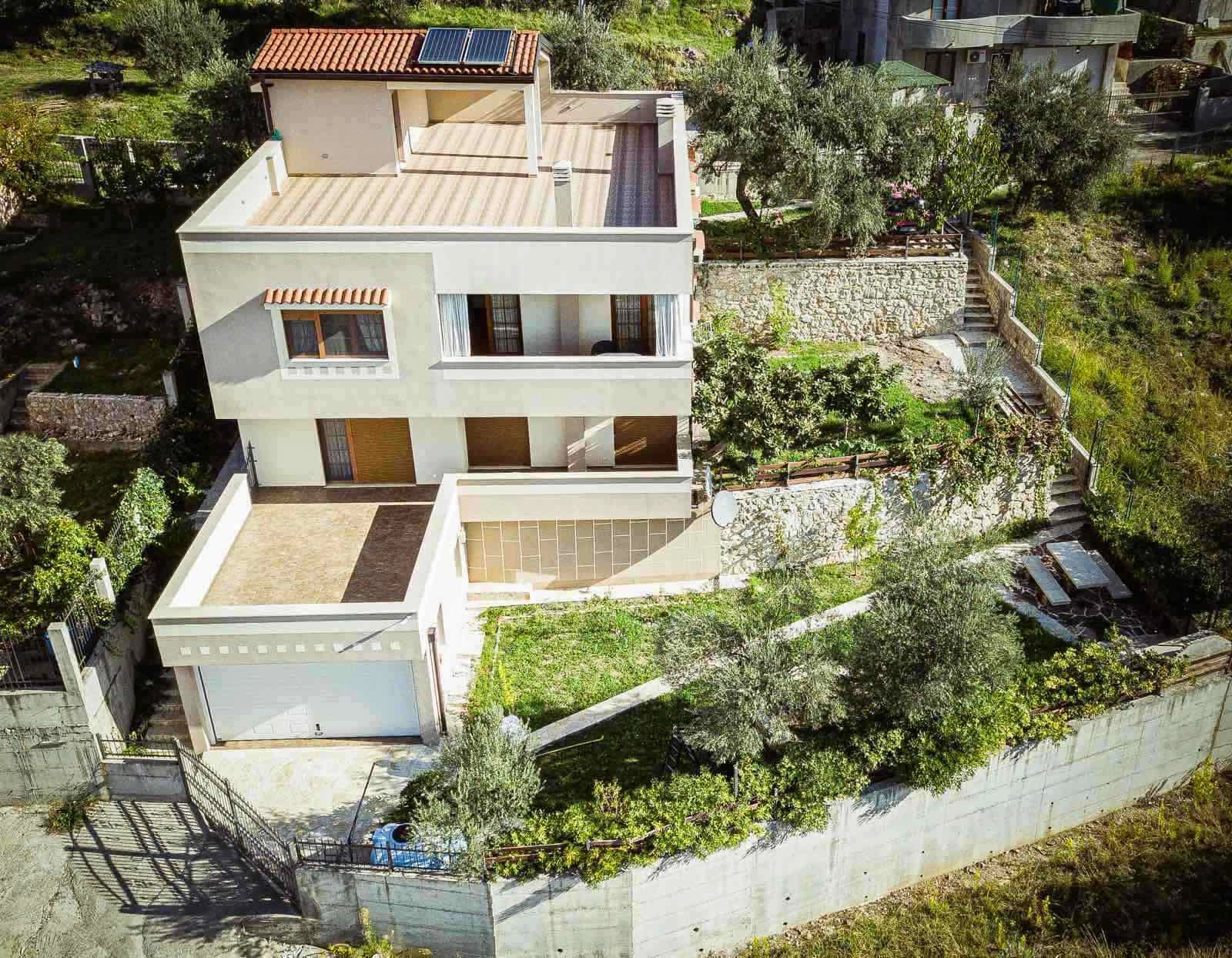 Porodicna-kuca-sa-dvoristem-u-Bjelisima-Bar-1 Kuća 220 m² – Bjeliši, Bar — fotografija 2