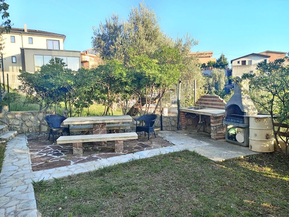 Porodicna-kuca-sa-dvoristem-u-Bjelisima-Bar-2 Kuća 220 m² – Bjeliši, Bar — fotografija 3