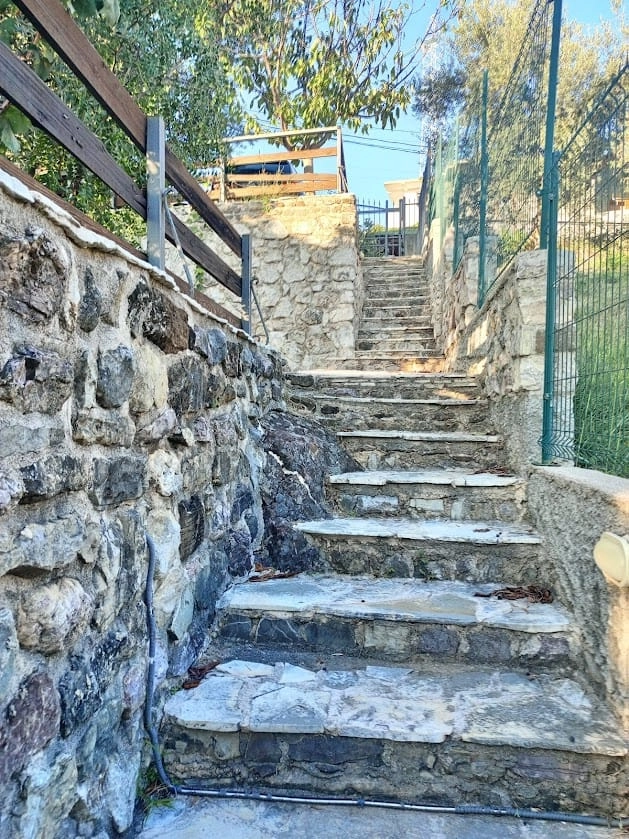 Porodicna-kuca-sa-dvoristem-u-Bjelisima-Bar-3 Kuća 220 m² – Bjeliši, Bar — fotografija 4