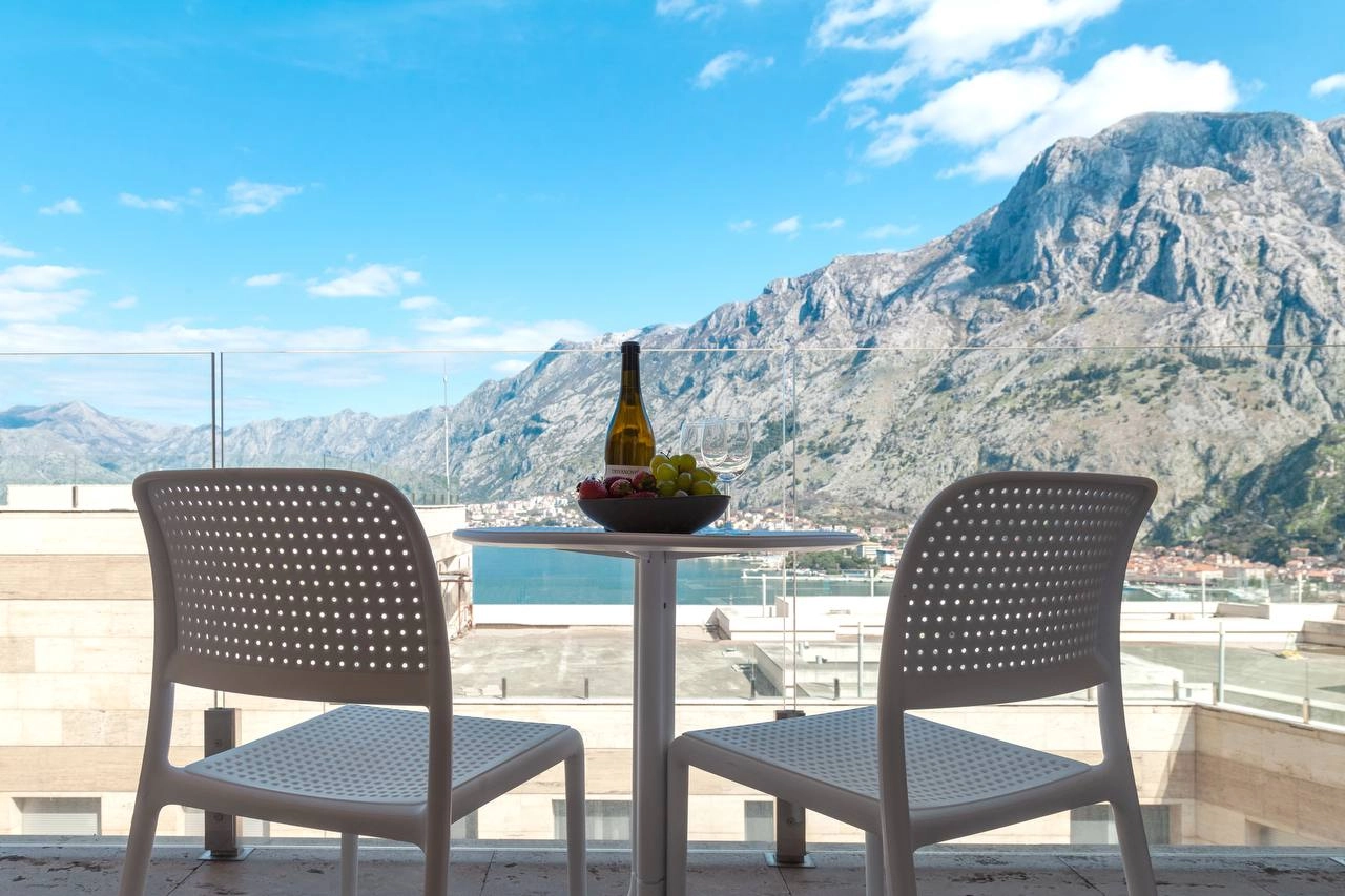 Dvosoban-stan-sa-pogledom-na-zaliv-Kotor-1 Dvosoban stan 136 m² – Stari Grad Kotor, Kotor — fotografija 2