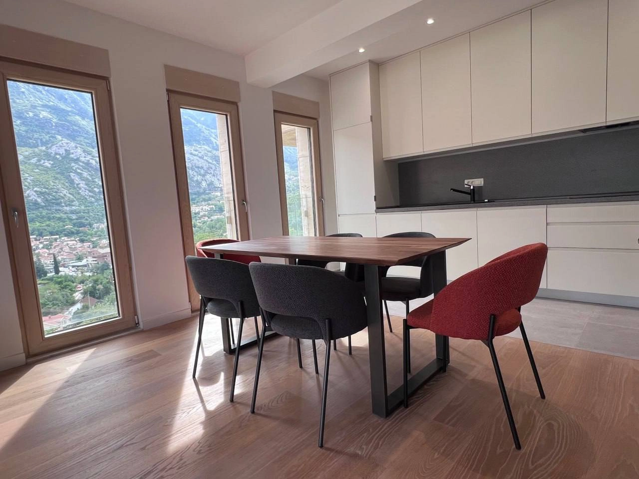Dvosoban-stan-sa-pogledom-na-zaliv-Kotor-3 Dvosoban stan 136 m² – Stari Grad Kotor, Kotor — fotografija 4