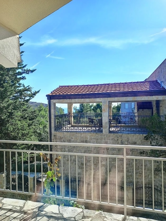 Dvospratna-kuca-sa-dvoristem-u-Sutomoru-Bar-2 Kuća 104 m² – Sutomore, Bar — fotografija 3