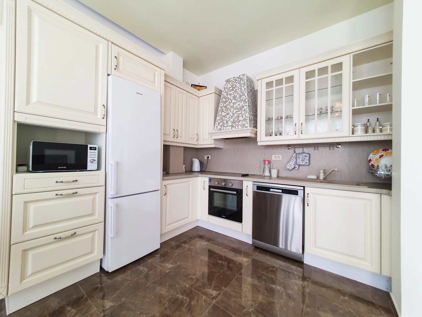 Kuca-sa-bazenom-i-dvoristem-u-Susnju-Bar-4 Kuća 184 m² – Šušanj, Bar — fotografija 5