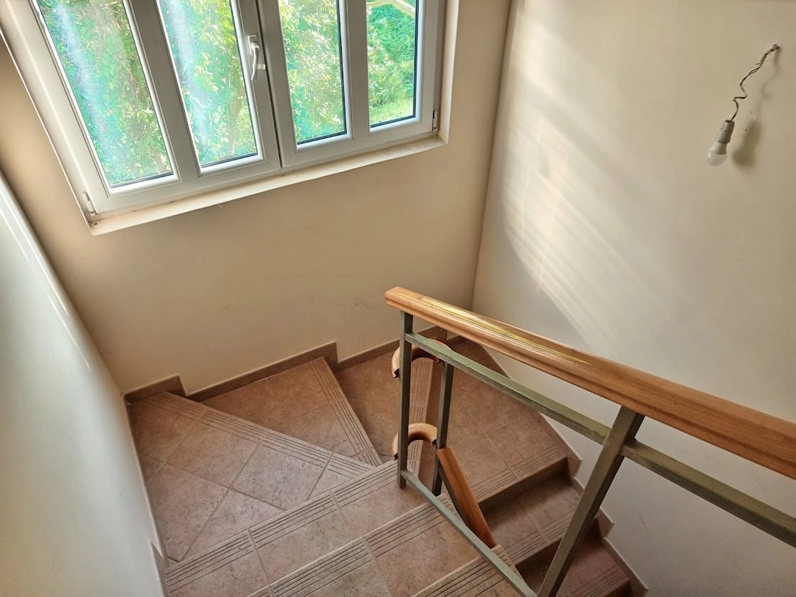 Kuca-sa-dvije-etaze-i-dvoristem-u-Bjelisima-Bar-8 Kuća 208 m² – Bjeliši, Bar — fotografija 9