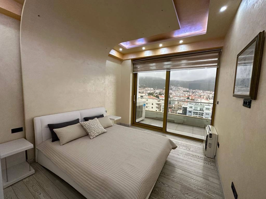 Dvosoban-stan-s-terasom-u-kompleksu-Viktoria-Residence-Budva-4 Dvosoban stan 158 m² – Budva — fotografija 5