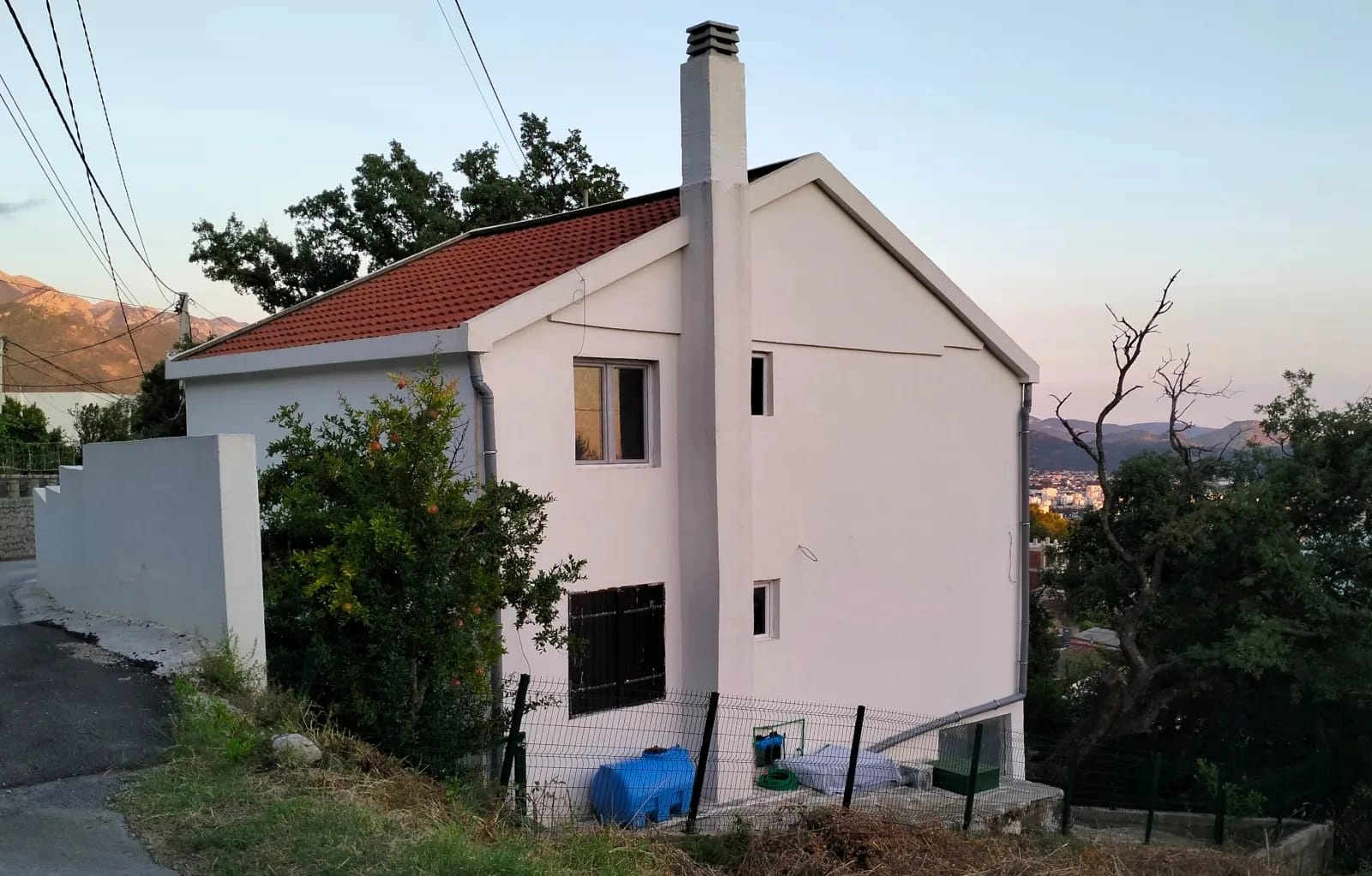 Dvospratna-kuca-sa-dvoristem-na-Susnju-Bar-3 Kuća 101 m² – Šušanj, Bar — fotografija 4