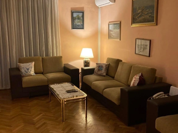 Trosoban stan u centru Bara