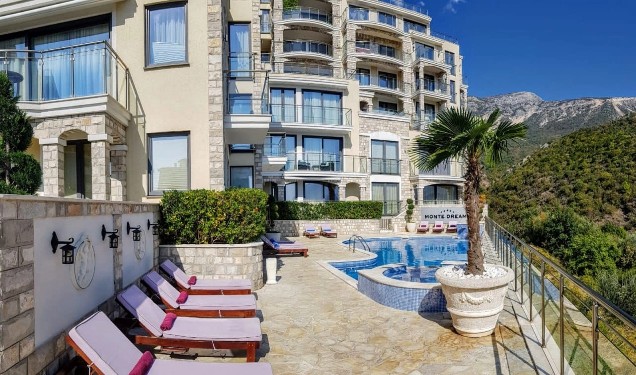 Penthaus-sa-pogledom-na-more-Becici-Budva-8 Dvosoban stan 167 m² – Bečići, Budva — fotografija 9