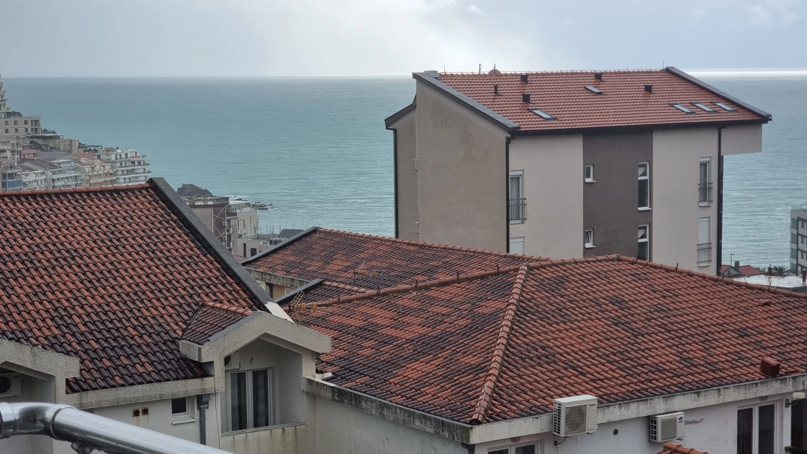Dvosoban-stan-sa-studiom-i-garazom-Becici-Budva-1 Dvosoban stan 83 m² – Bečići, Budva — fotografija 2