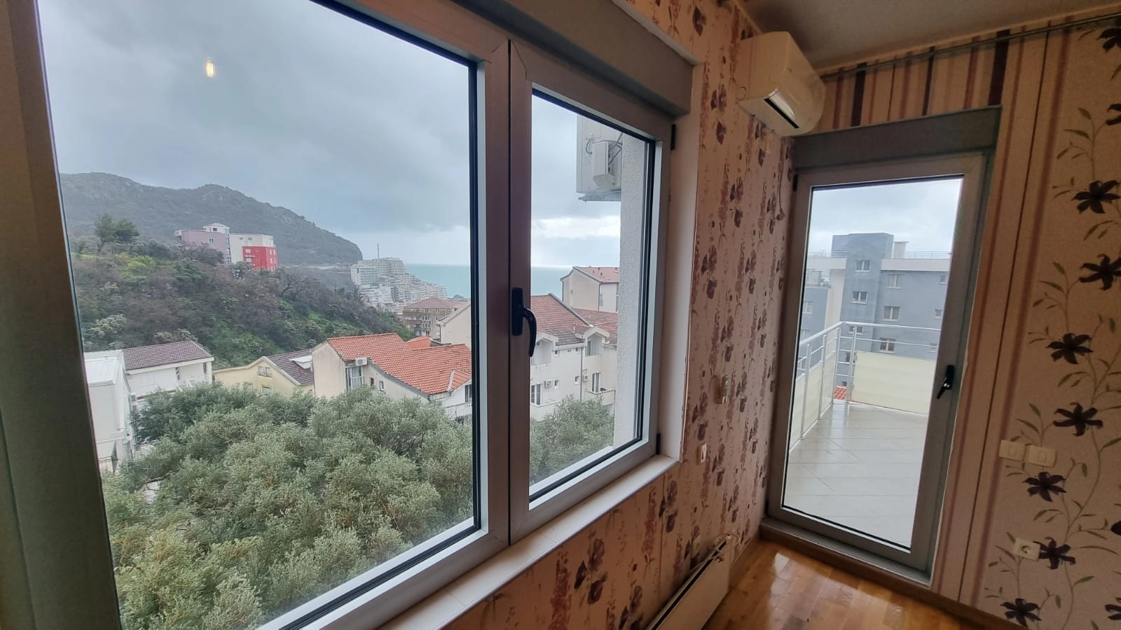 Dvosoban-stan-sa-studiom-i-garazom-Becici-Budva-2 Dvosoban stan 83 m² – Bečići, Budva — fotografija 3
